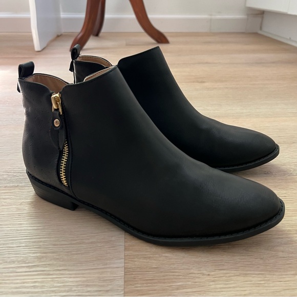 New *Black* Journee Collection “Ellis” Vegan Faux Leather Side Zip Ankle Booties - Picture 12 of 12